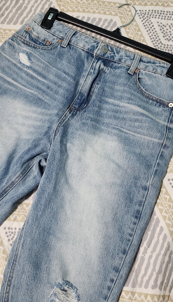 Distressed Jeans - Picture 4 of 4